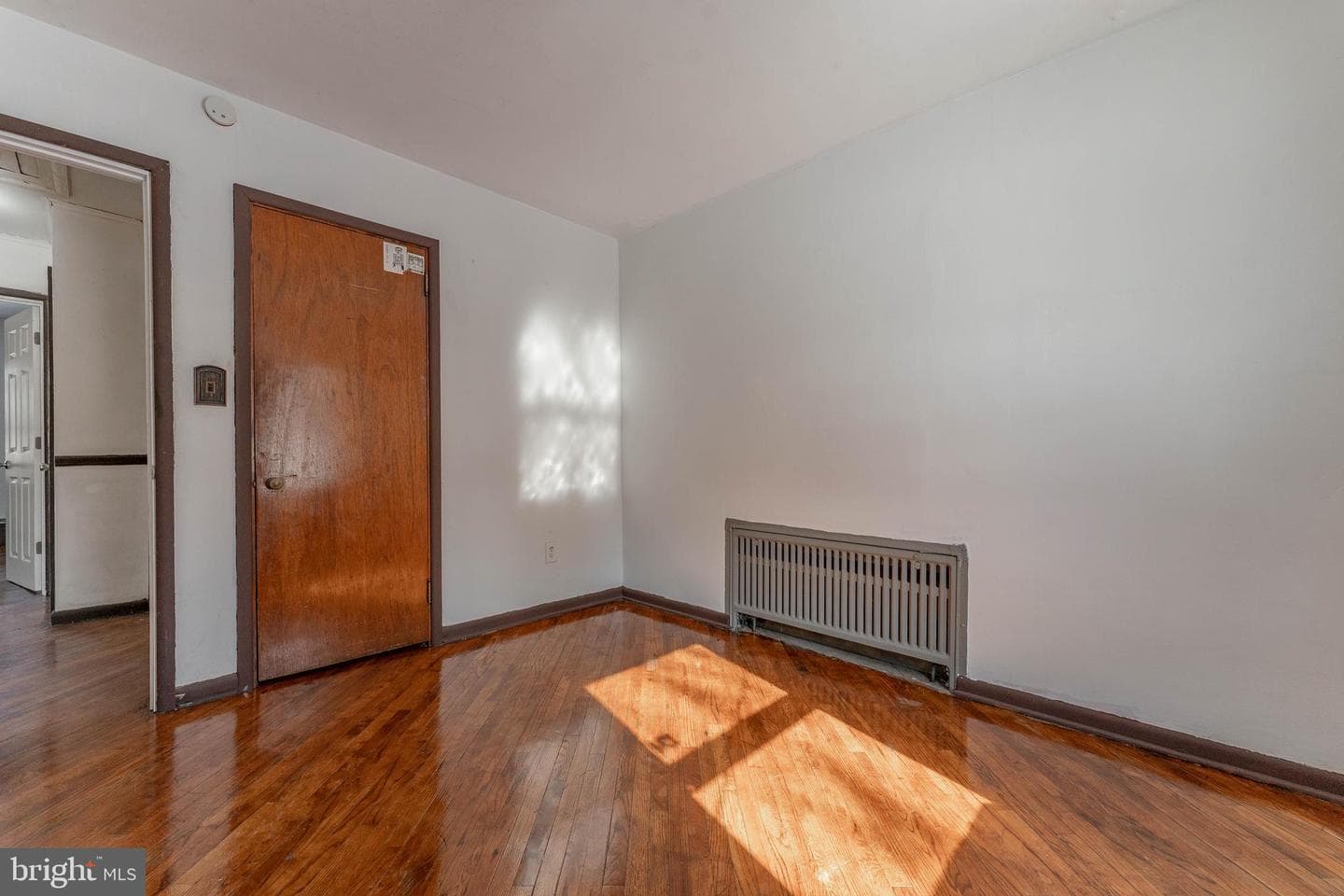 390 Mary St photo 47