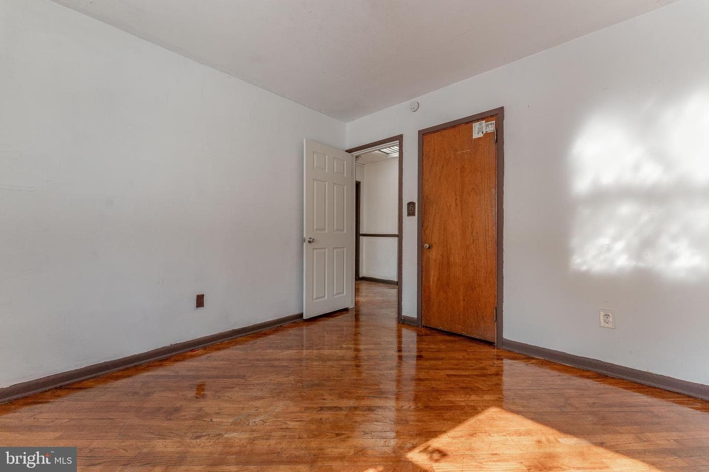 390 Mary St photo 48