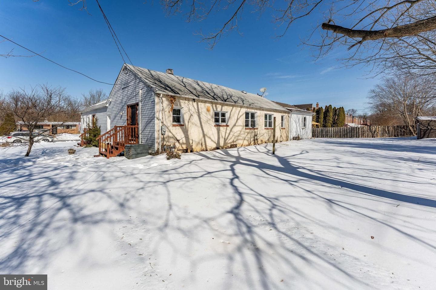 390 Mary St photo 5