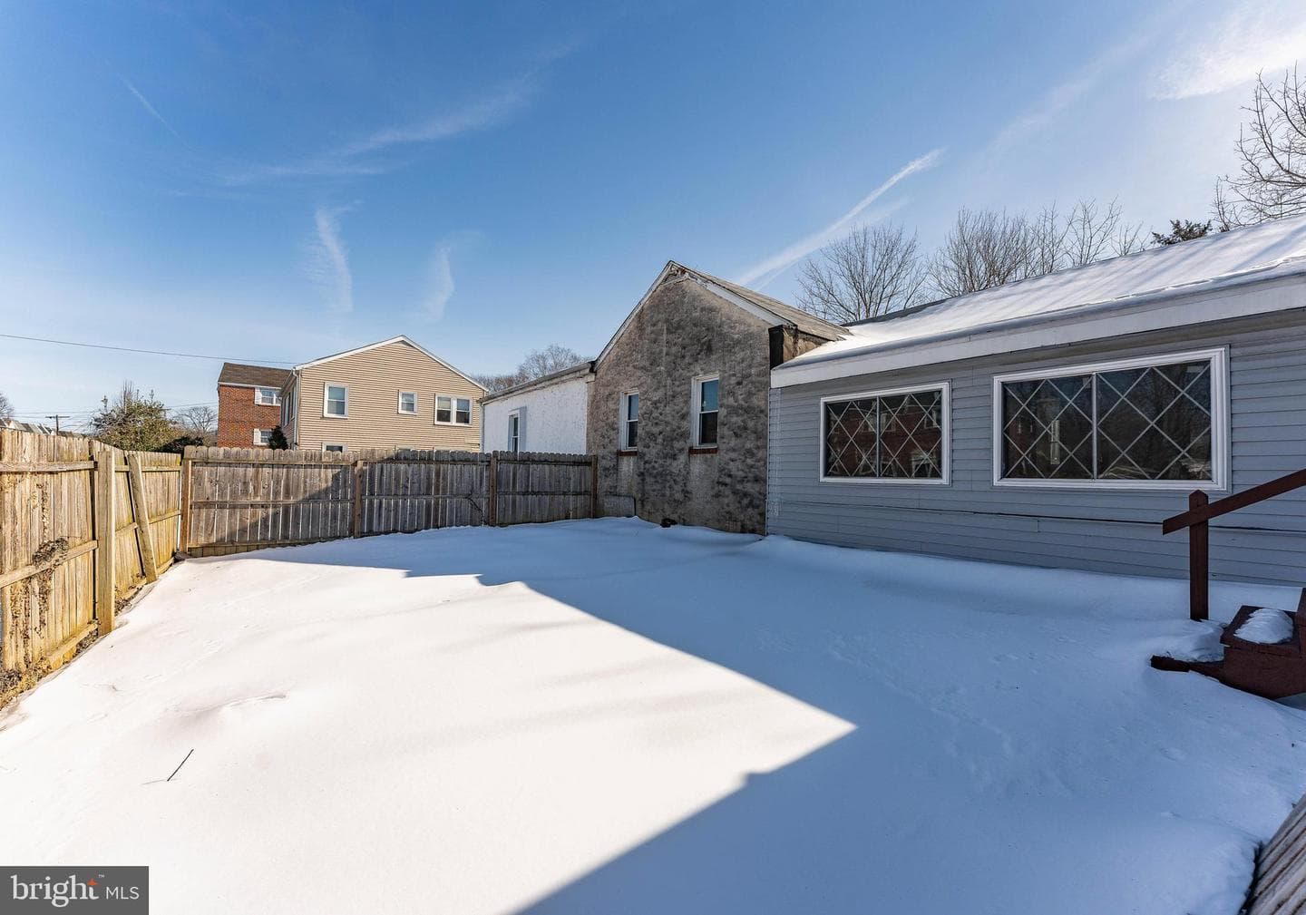 390 Mary St photo 55