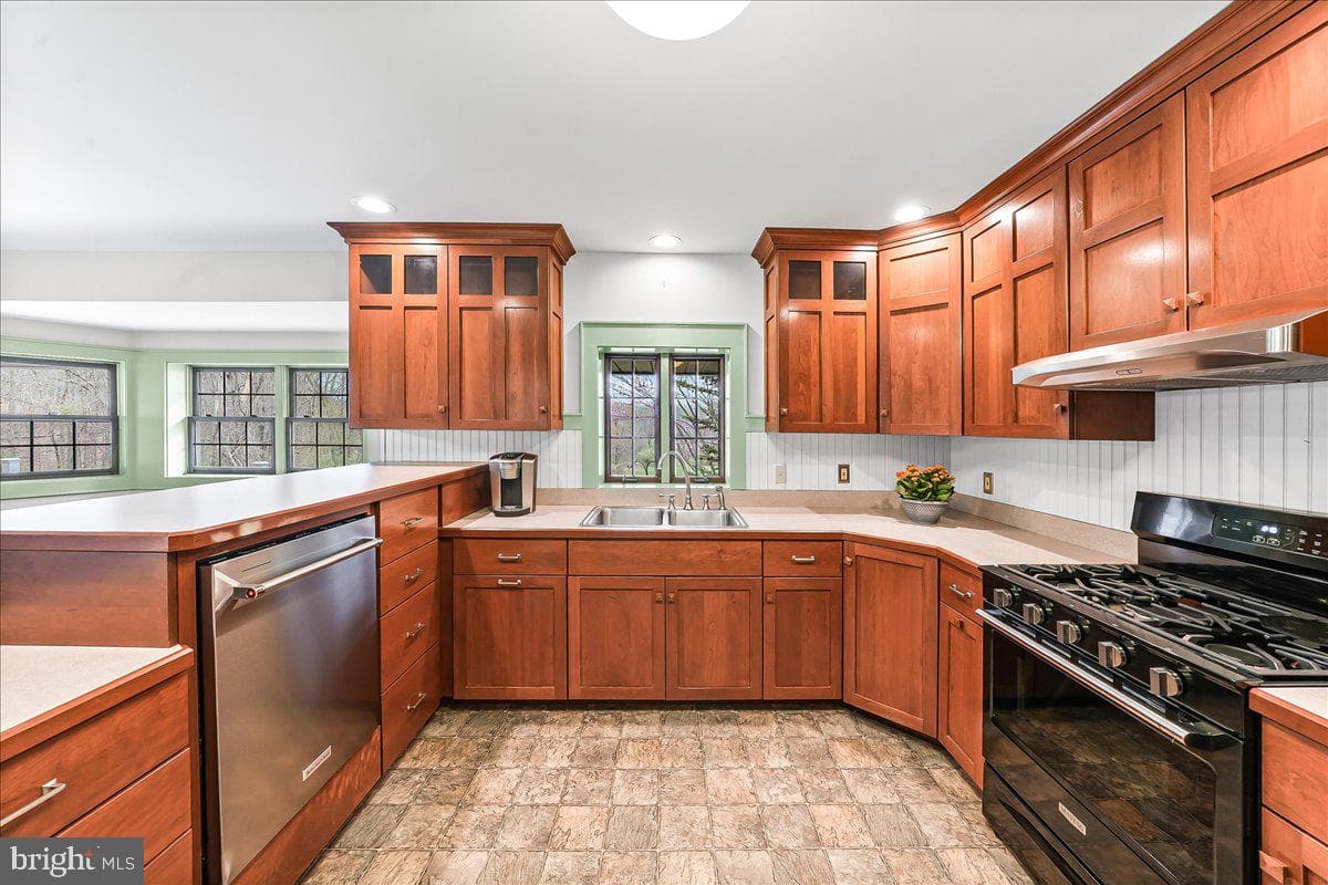 202 Creek Road photo 9