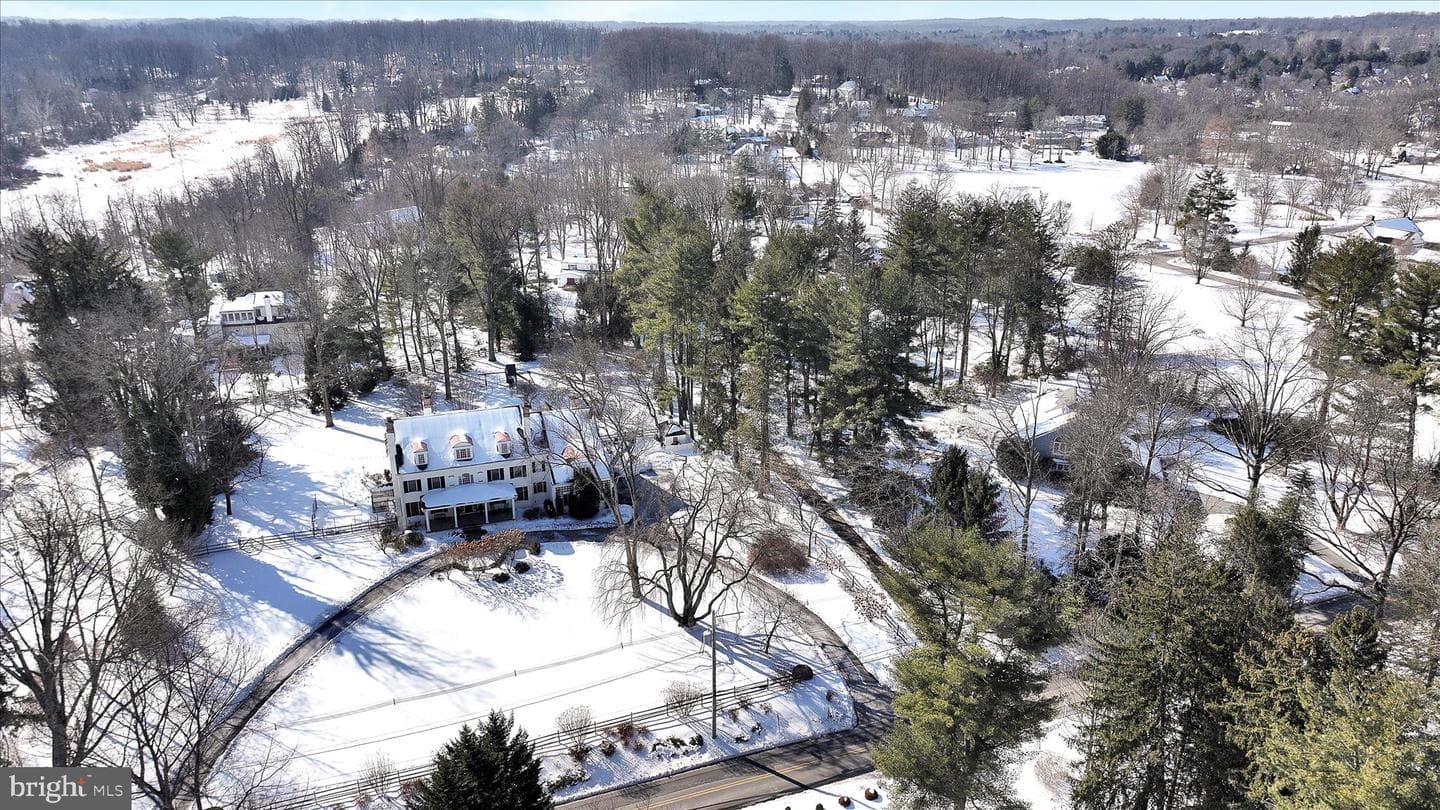 518 Newtown Road photo 6