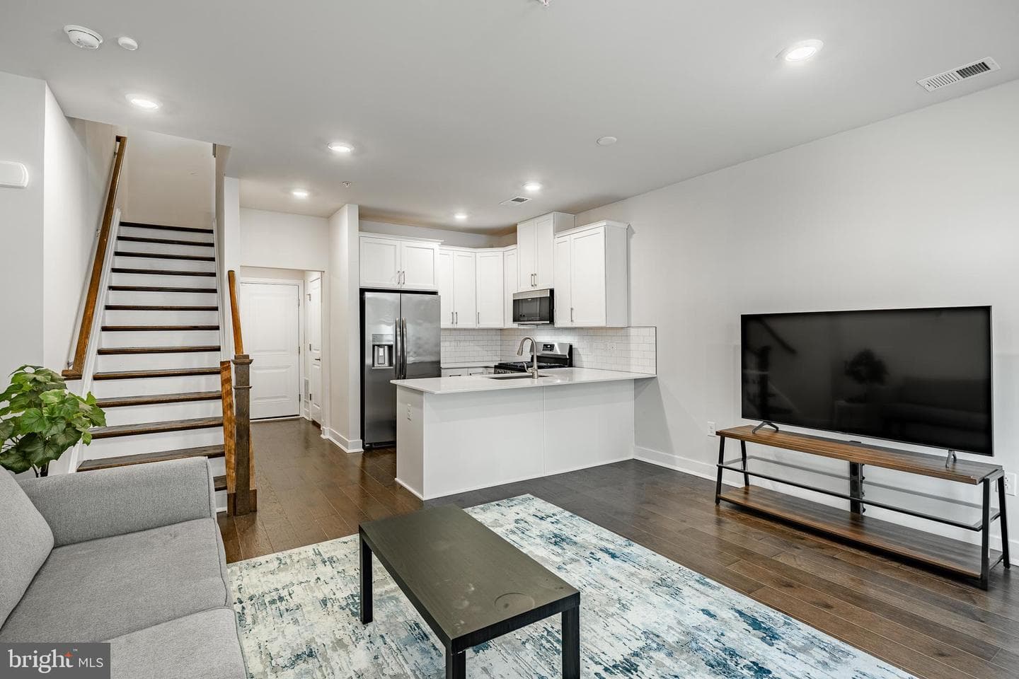 770 Ore Street photo 3