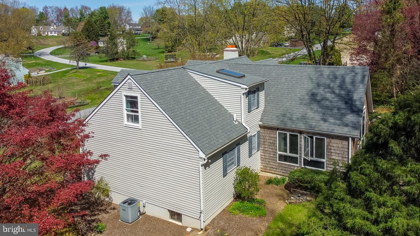 124 Columbia Drive photo 3