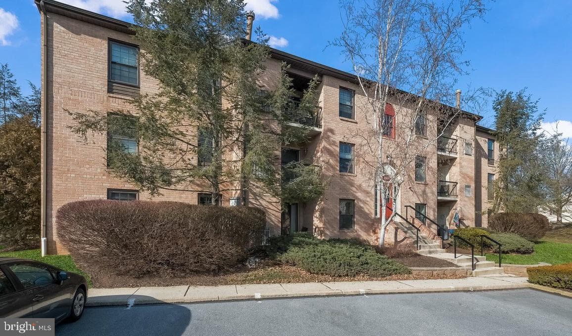 1430 Washington Place photo 3