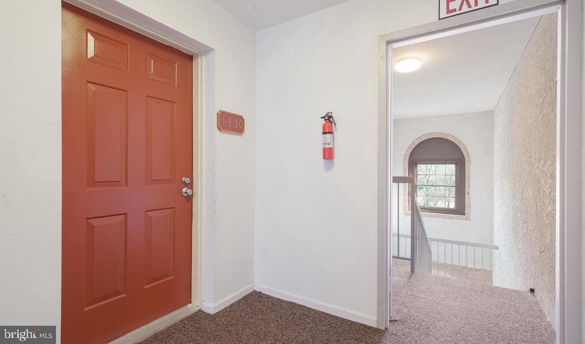 1430 Washington Place photo 4