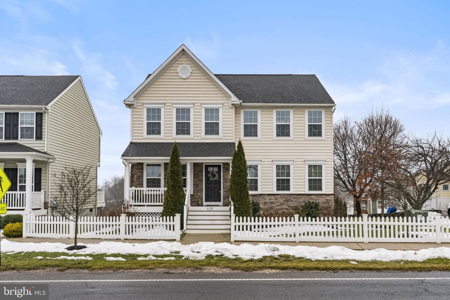 638 Bridge Street photo 3