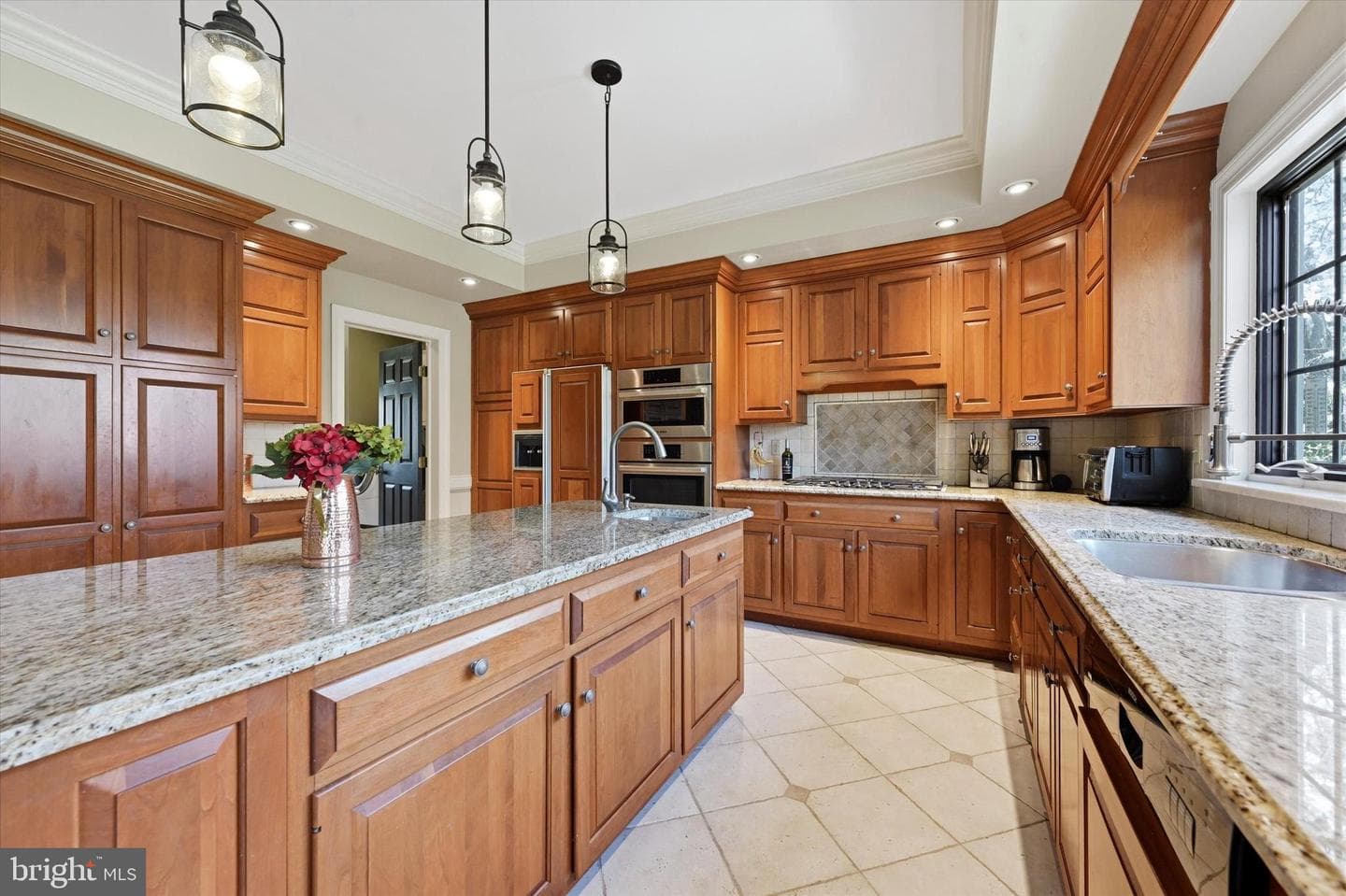 50 Howson Lane photo 23