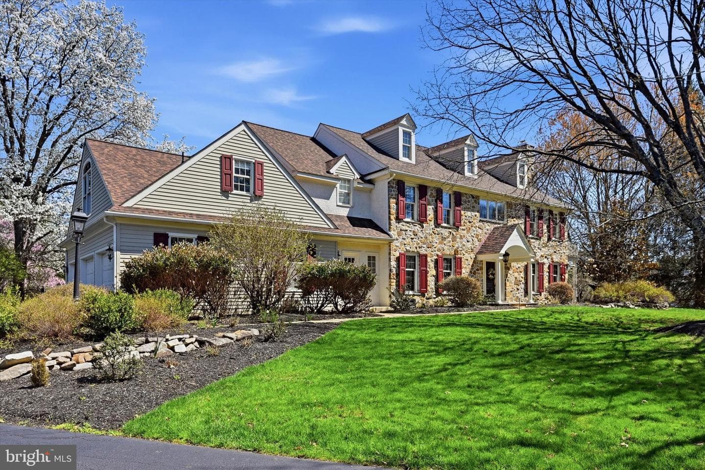 50 Howson Lane photo 3