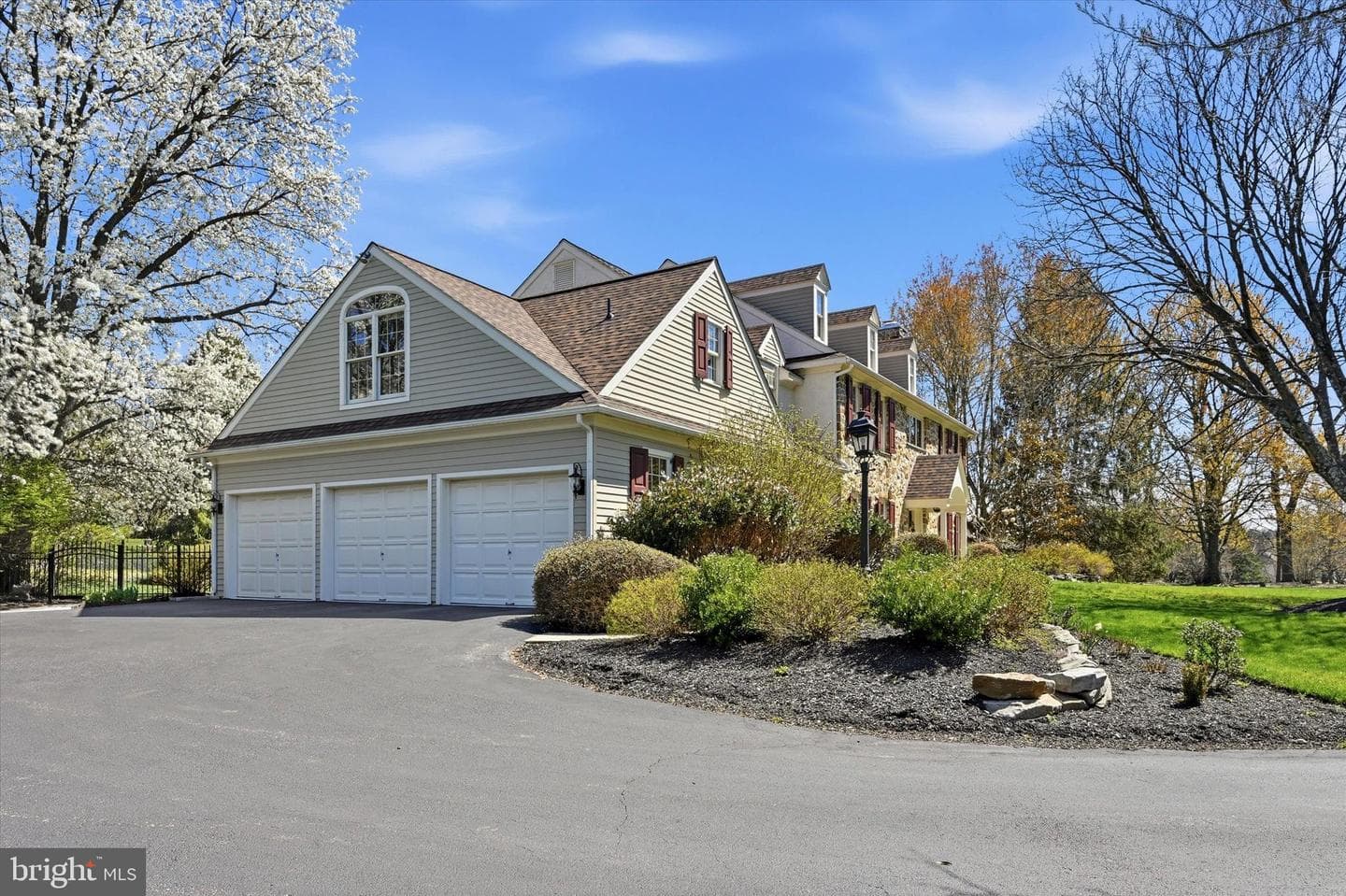 50 Howson Lane photo 4
