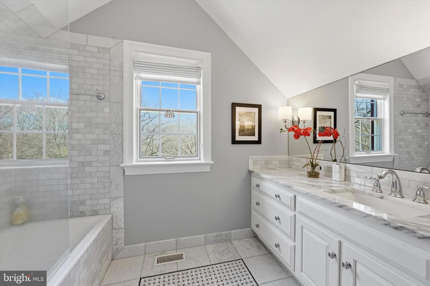 50 Howson Lane photo 53