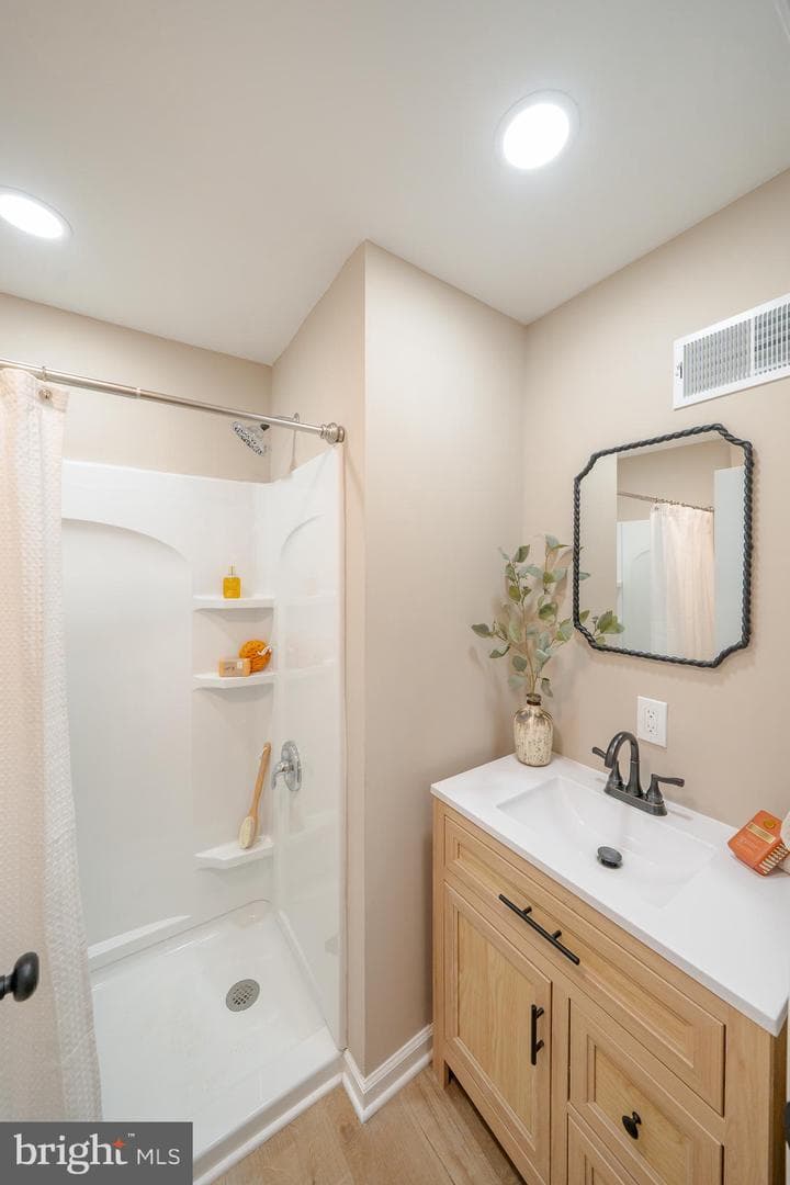 327 N Darlington Street photo 25