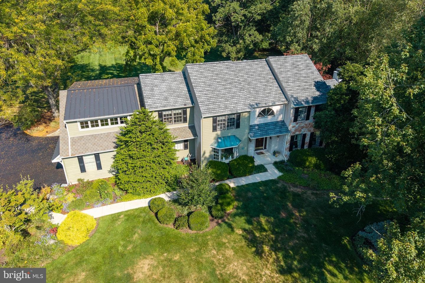 21 Lexington Manor photo 6