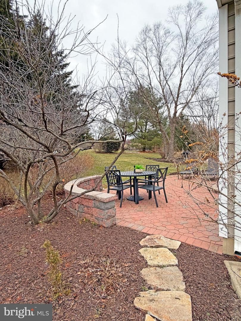 403 Lilac Drive photo 2