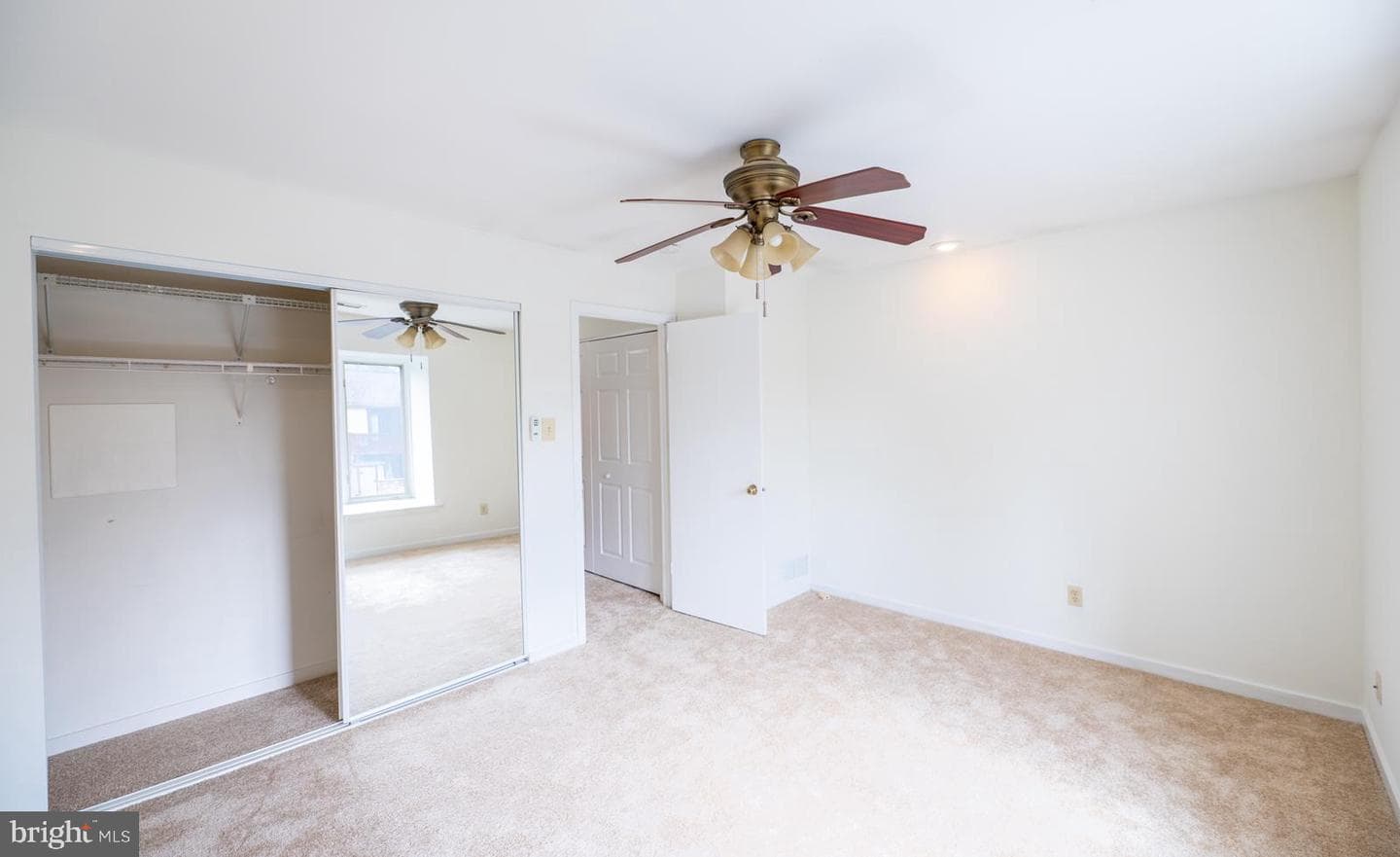 318 (B) Devon Lane #318b photo 17