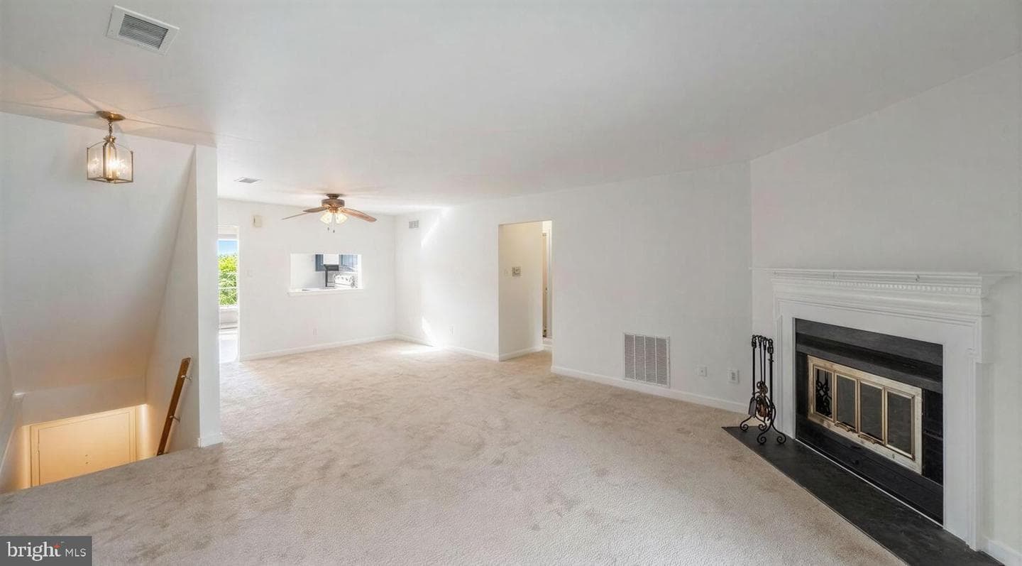 318 (B) Devon Lane #318b photo 7
