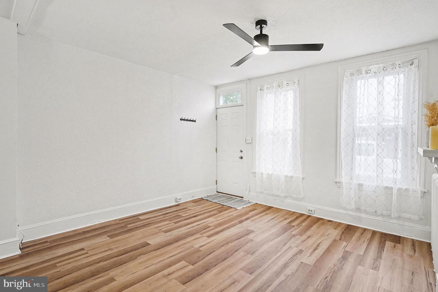 344 Grover Street photo 24