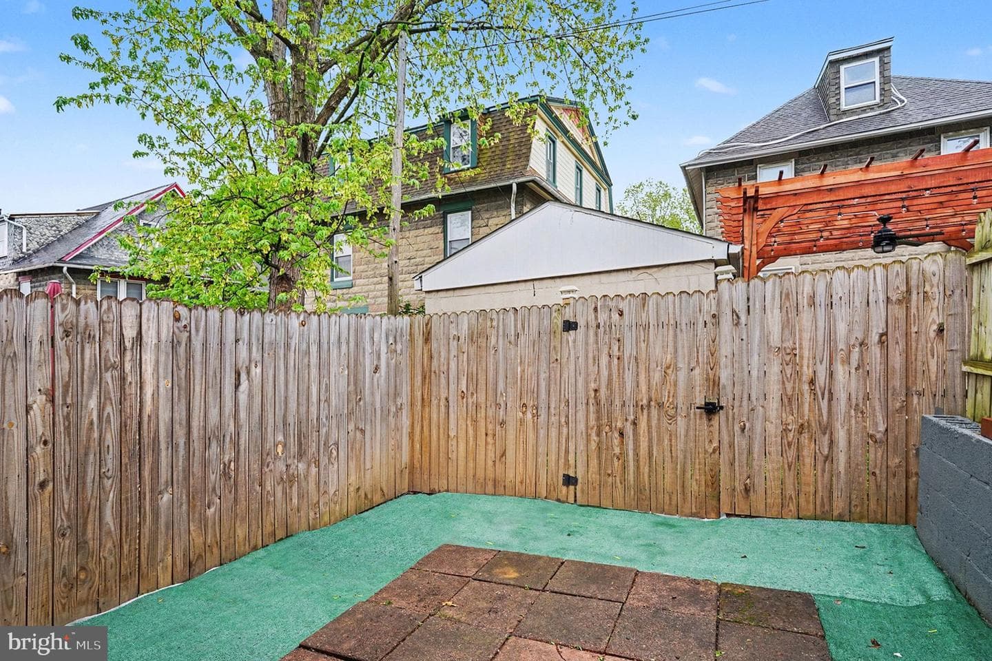 344 Grover Street photo 28