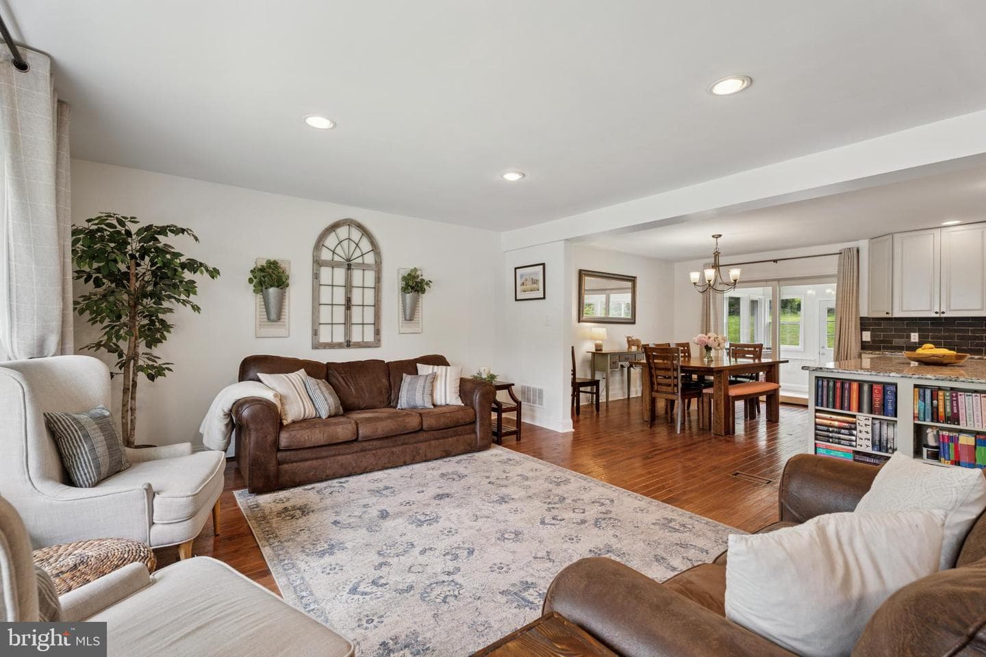 41 S Spring Lane photo 4