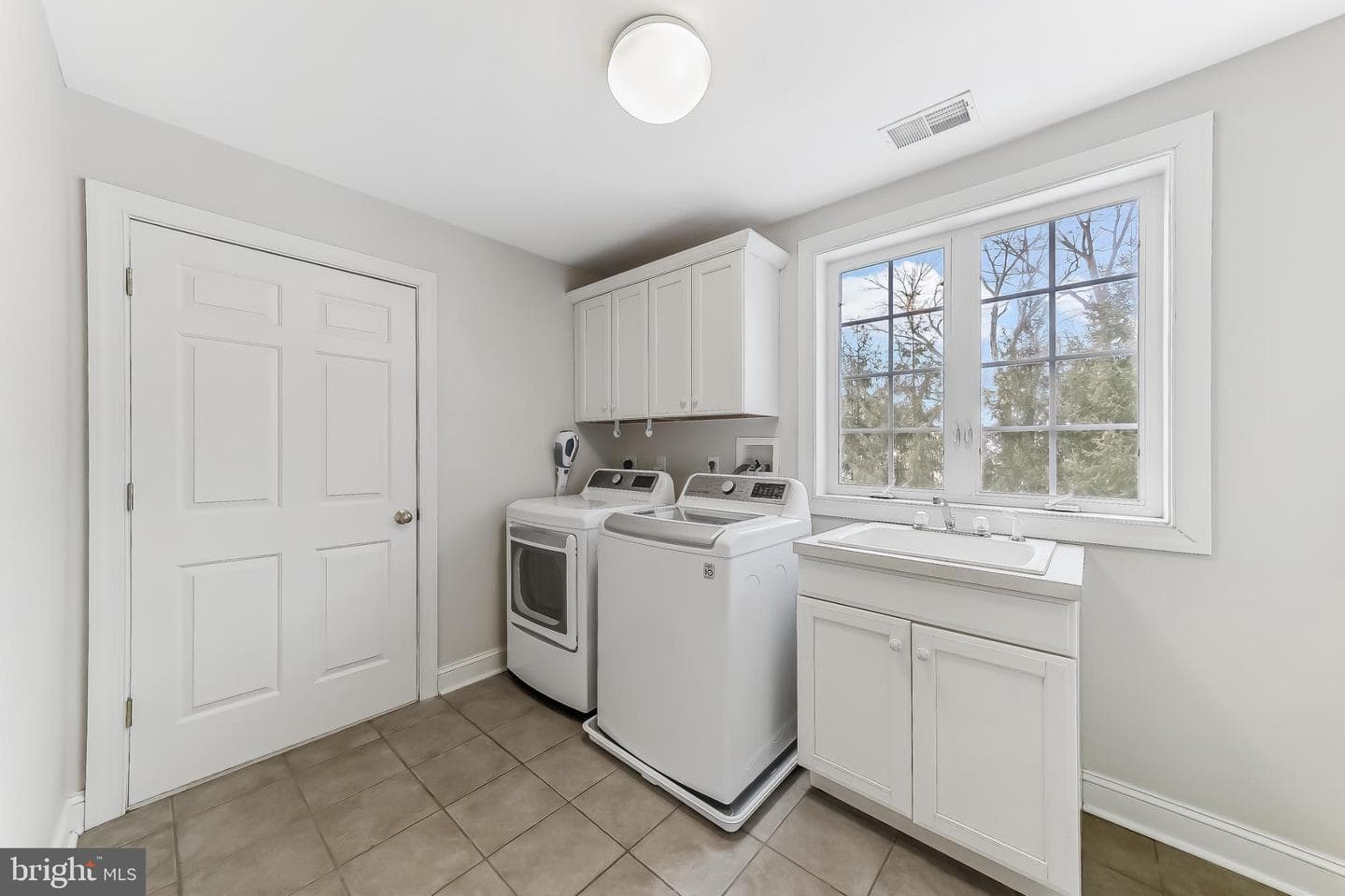 629 S Warren Avenue photo 36