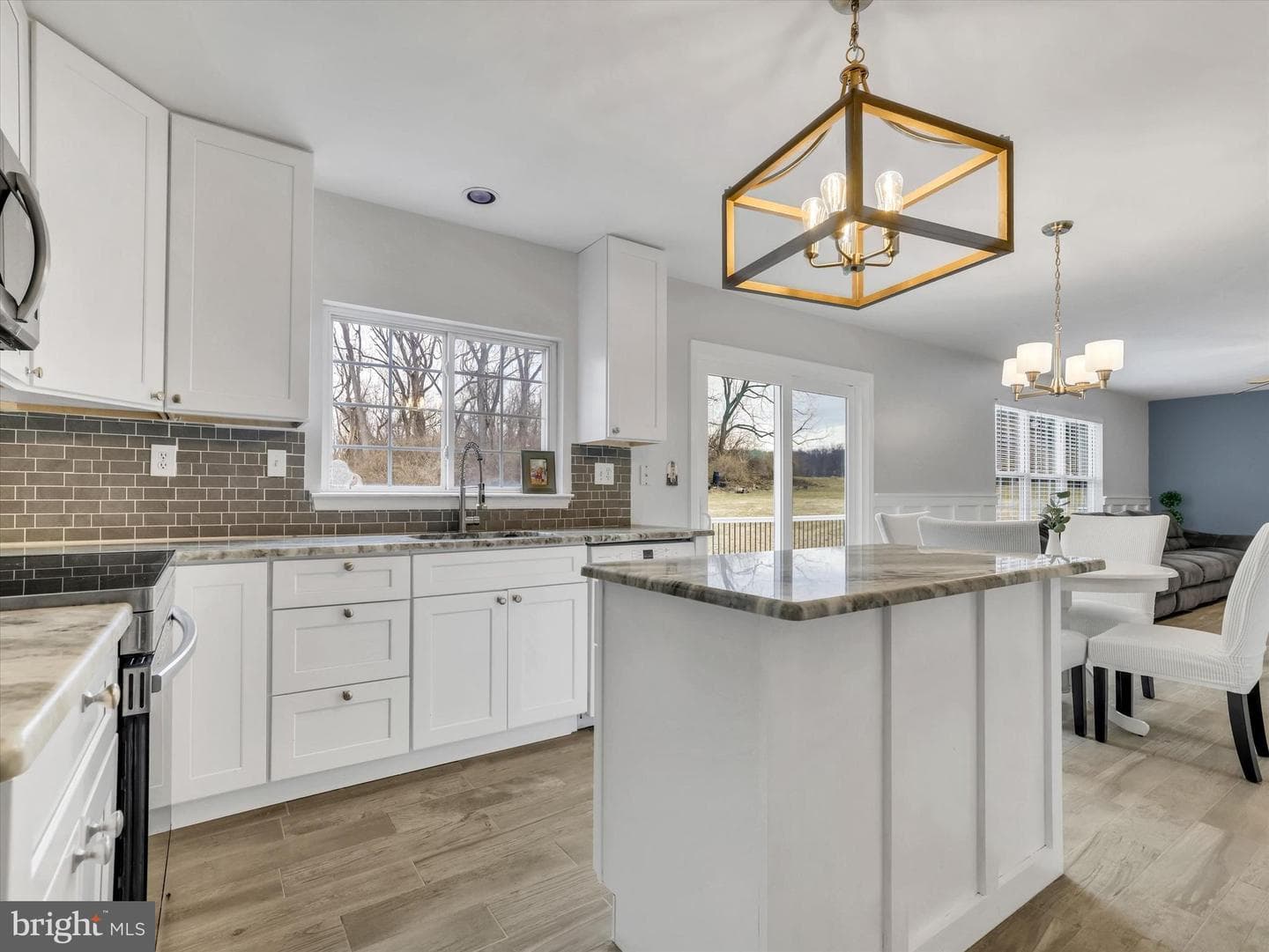 258 Thornridge Drive photo 5