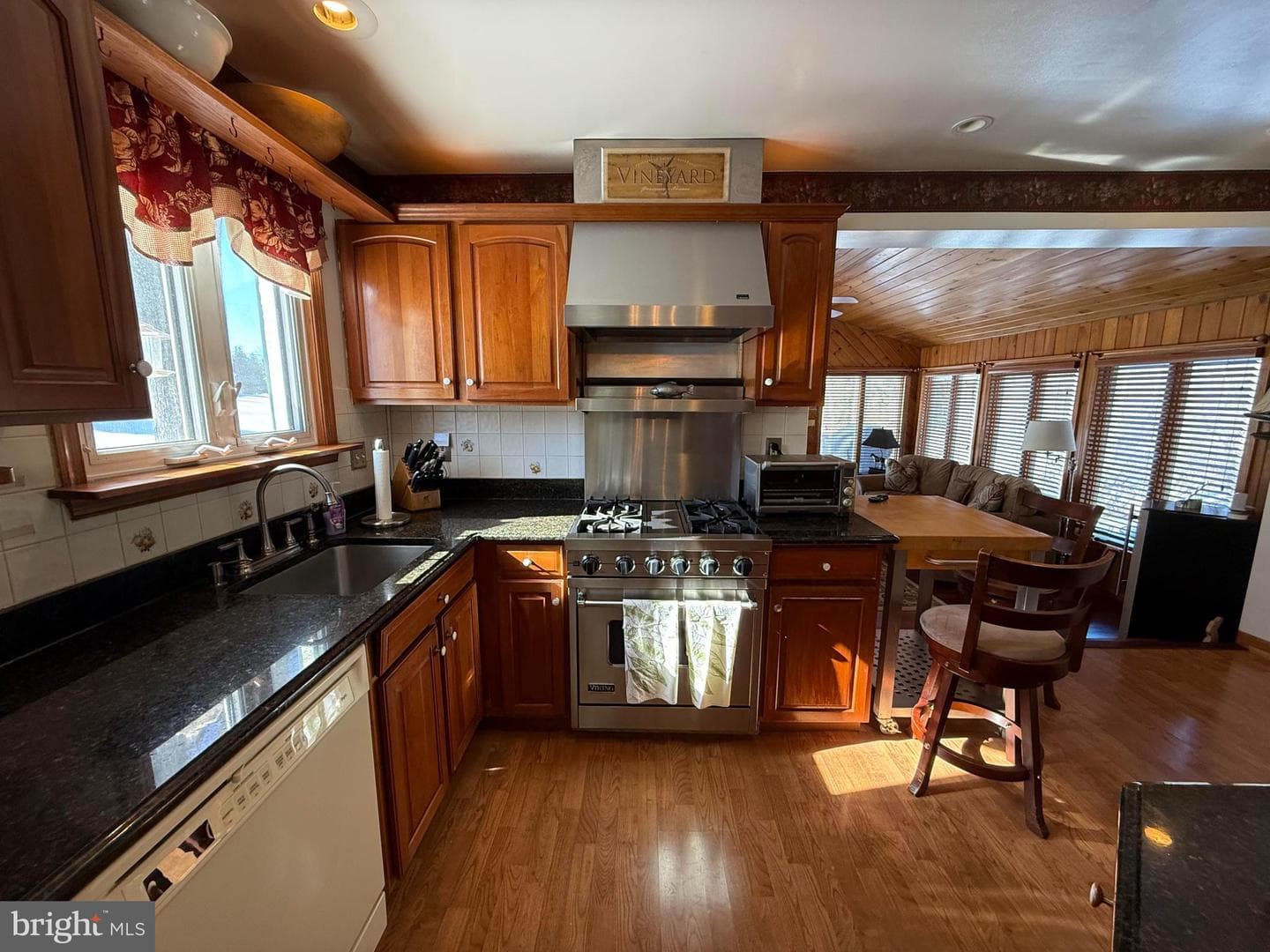 200 E Hilltop Road photo 7