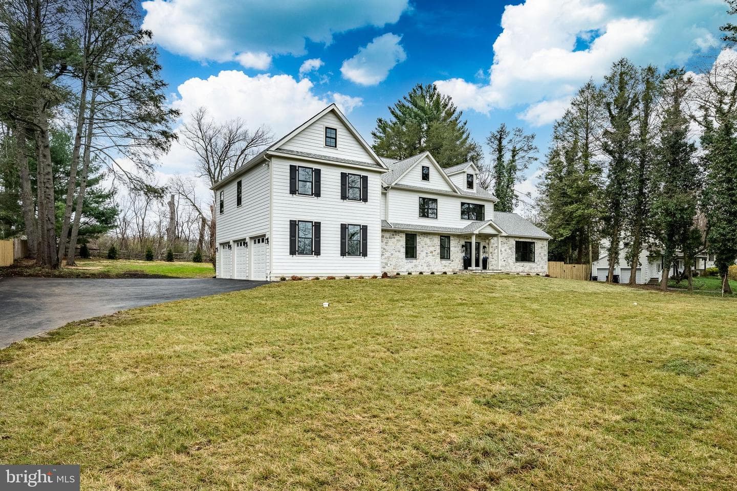 1427 Sugartown Road photo 4