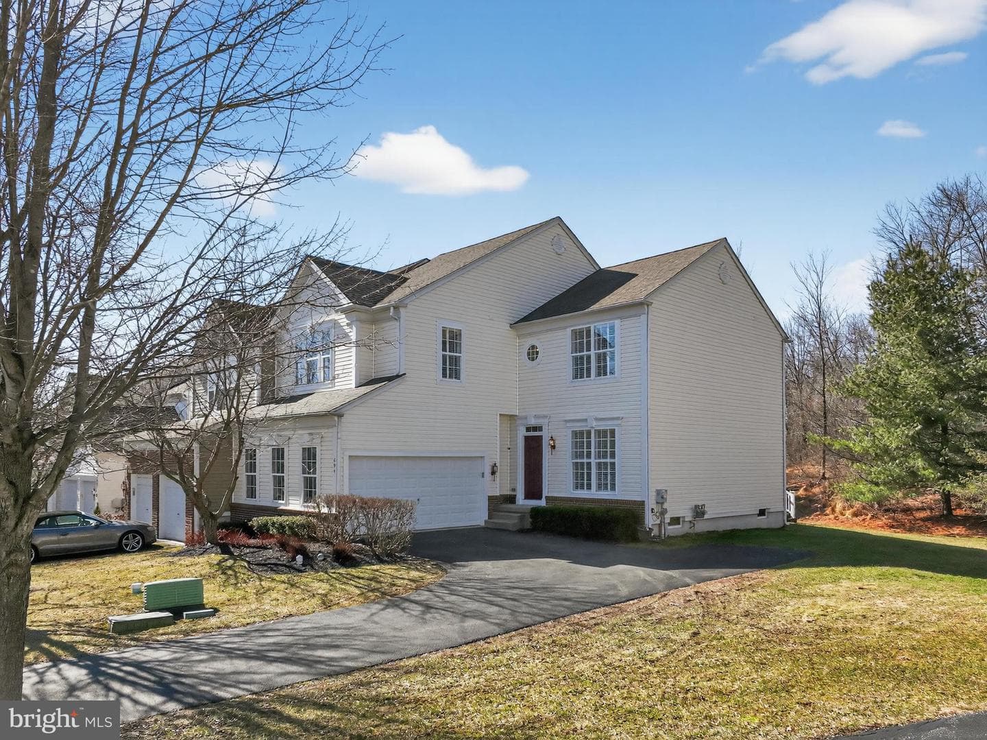 694 Churchill Road photo 2
