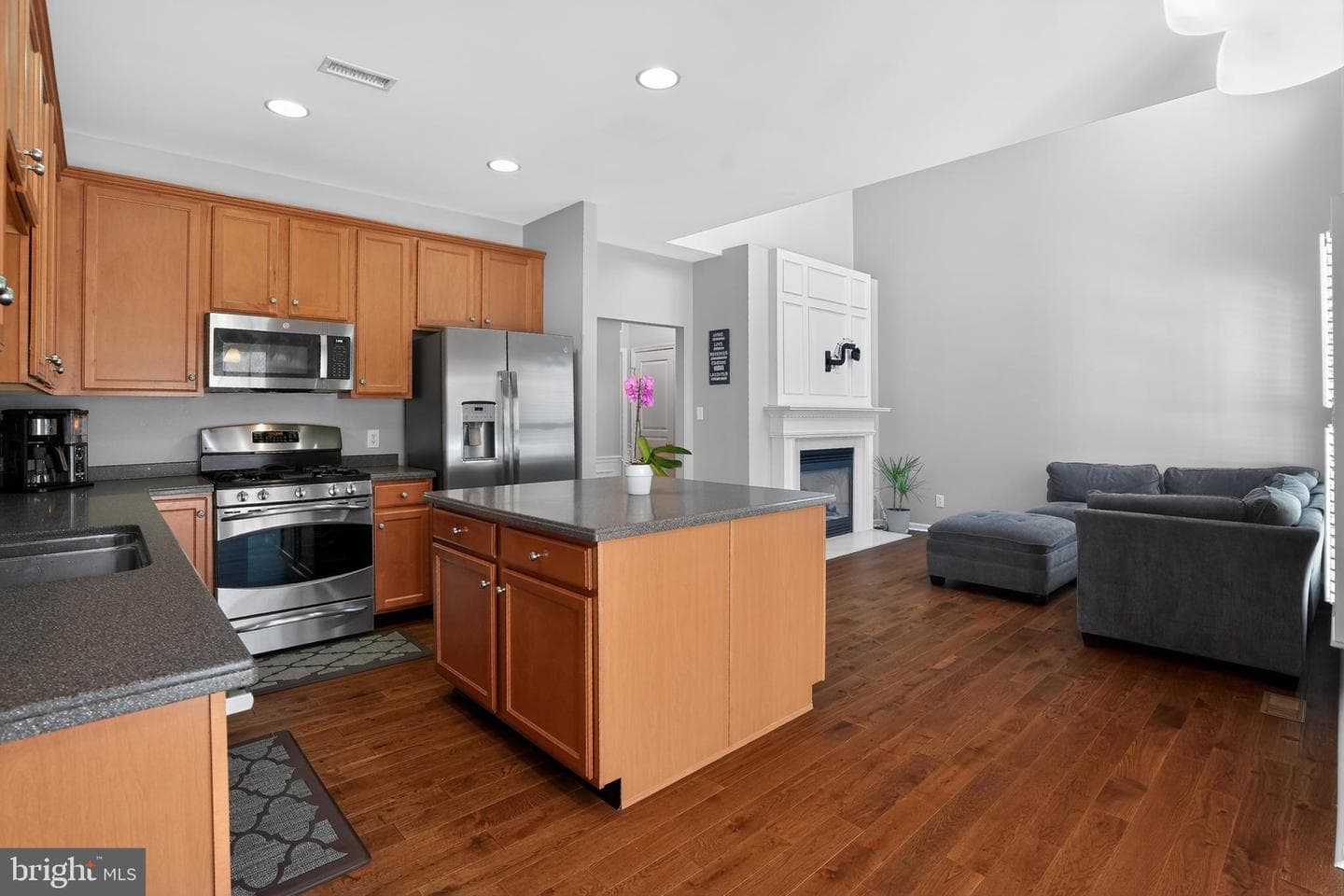 694 Churchill Road photo 24