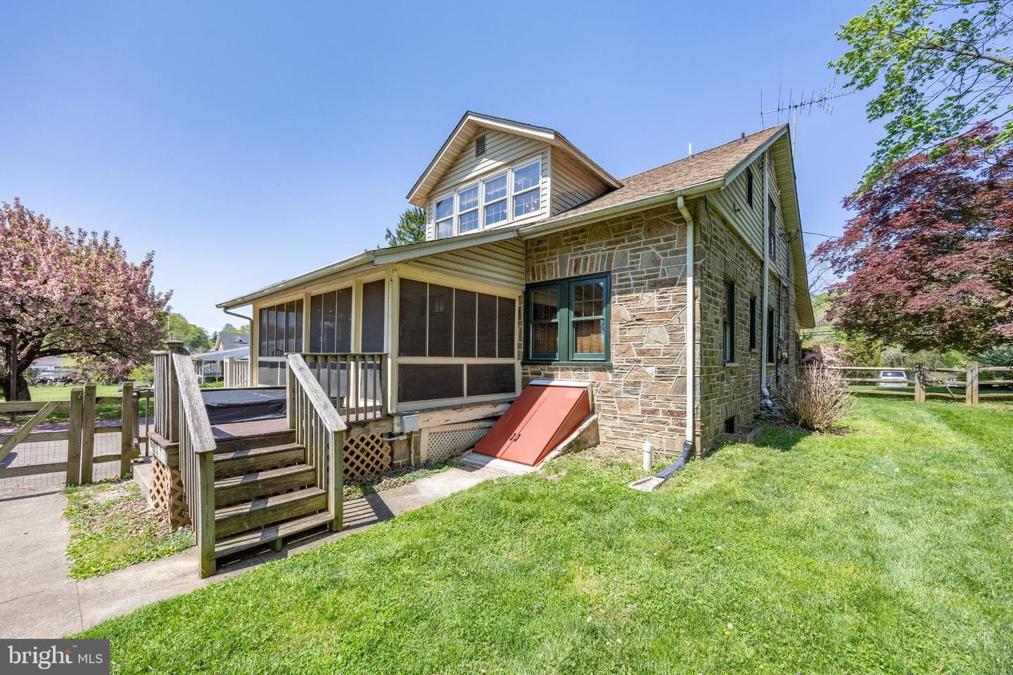 260 W Evergreen Street photo 41