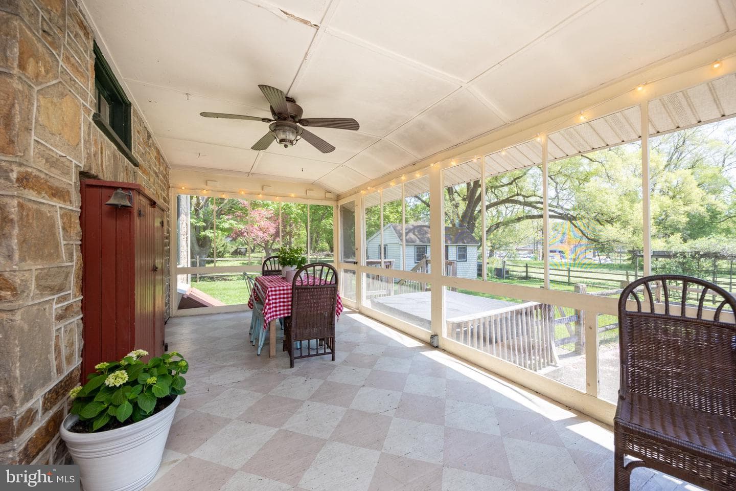 260 W Evergreen Street photo 43