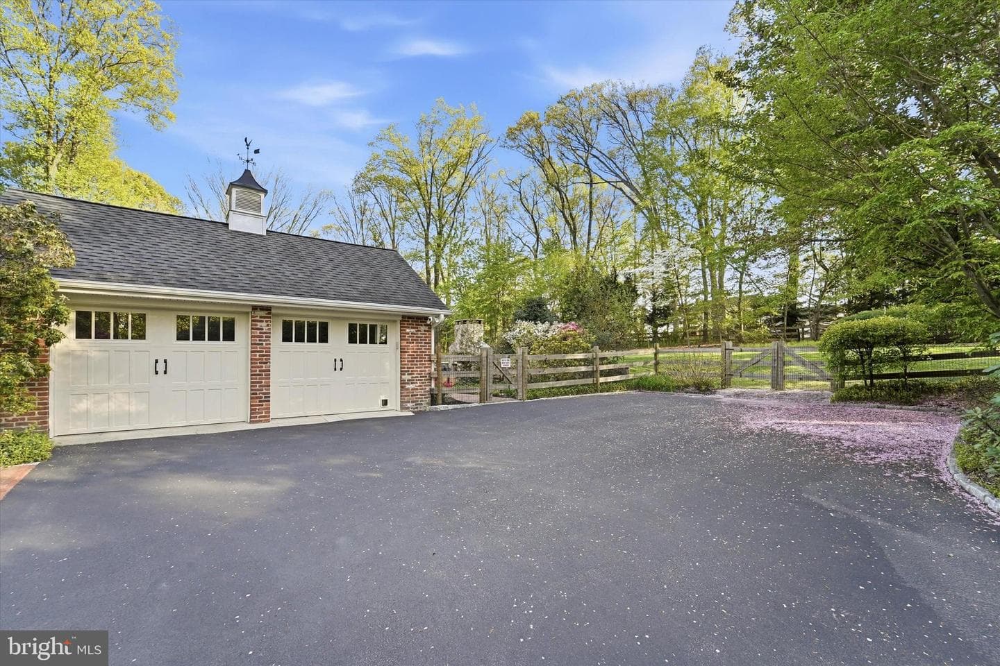 1 Oak Tree Lane photo 3