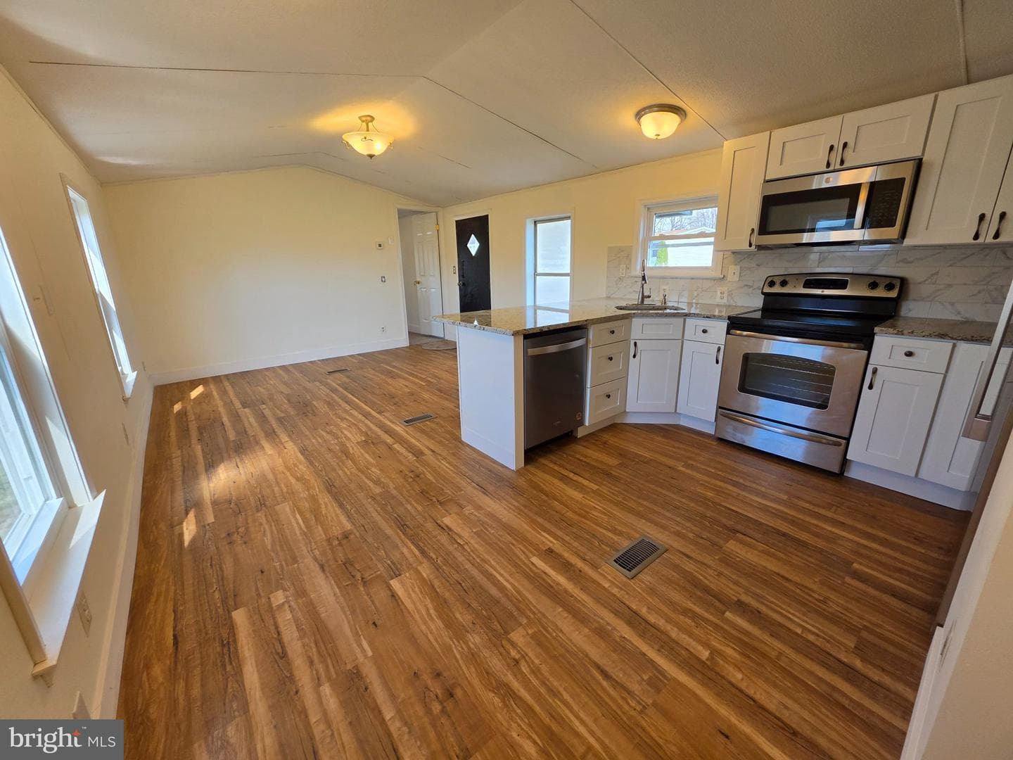 864 Aspen Avenue photo 4