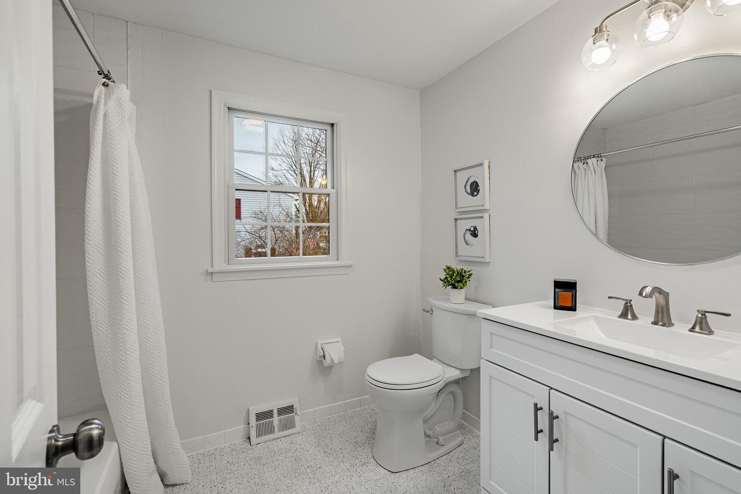 1223 Hawthorne Lane photo 33