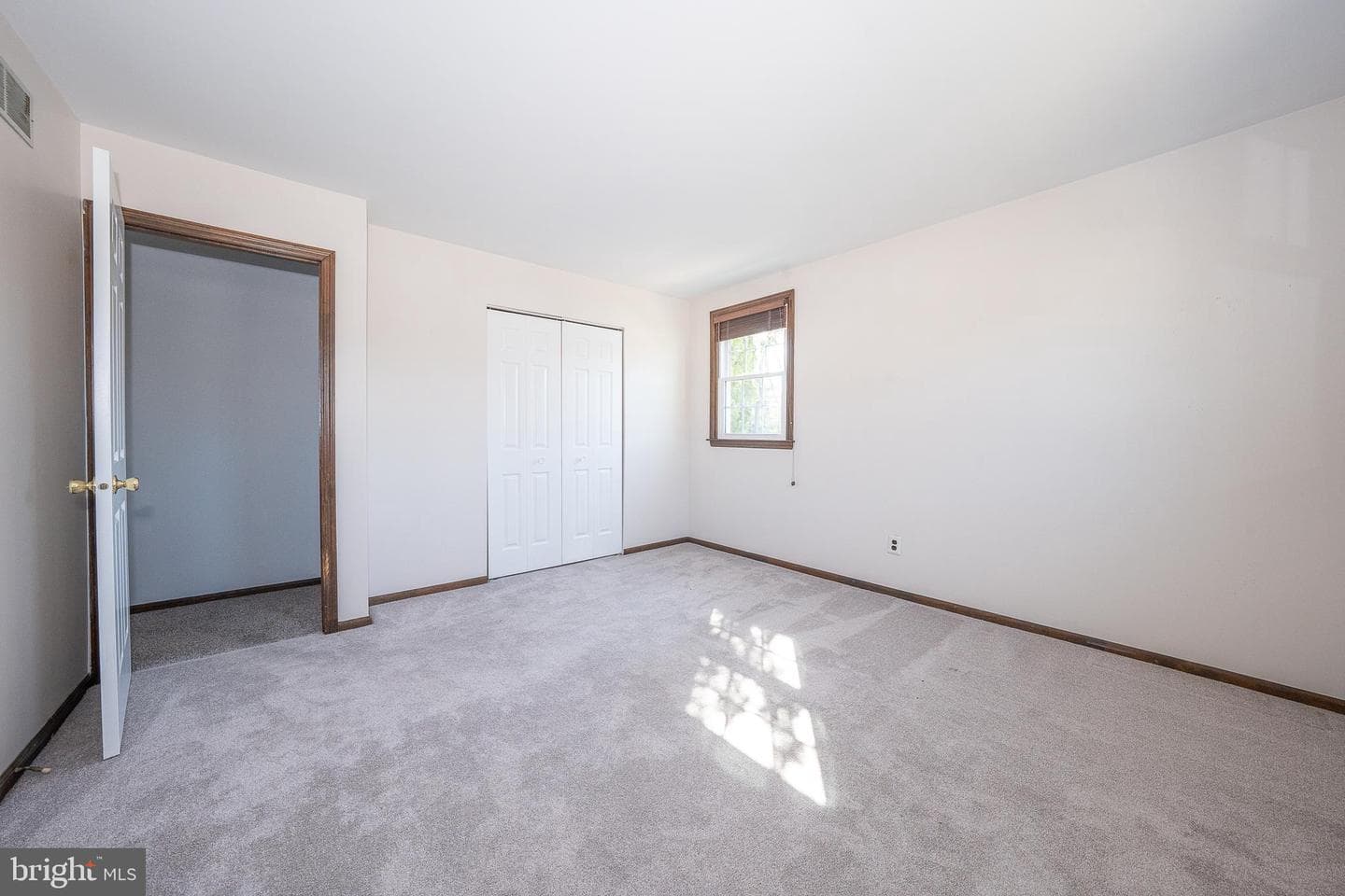 115 Hawthorne Lane photo 29