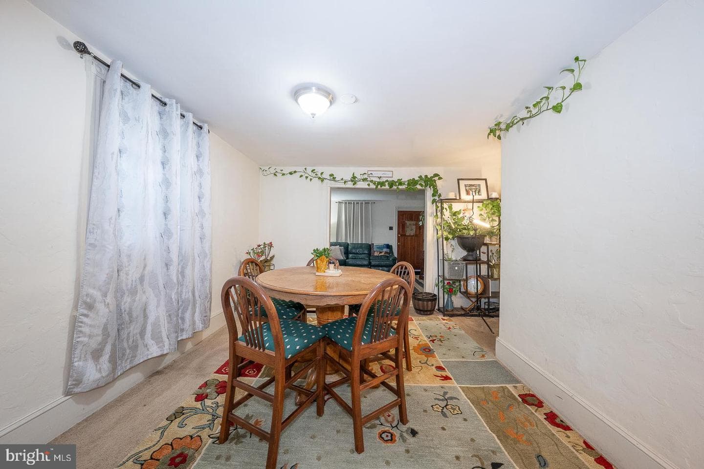 40 Grove Avenue photo 10