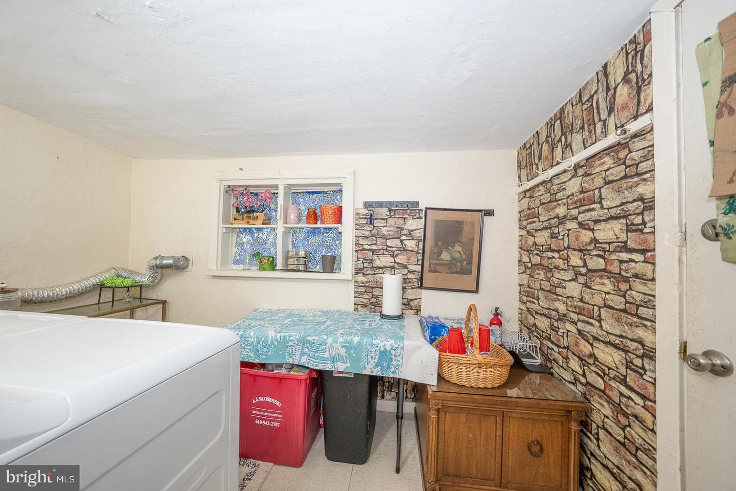 40 Grove Avenue photo 12