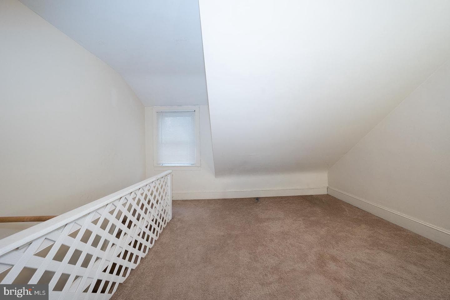40 Grove Avenue photo 26