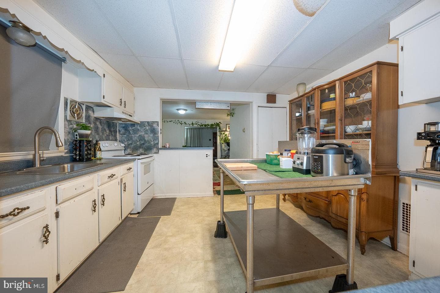 40 Grove Avenue photo 7