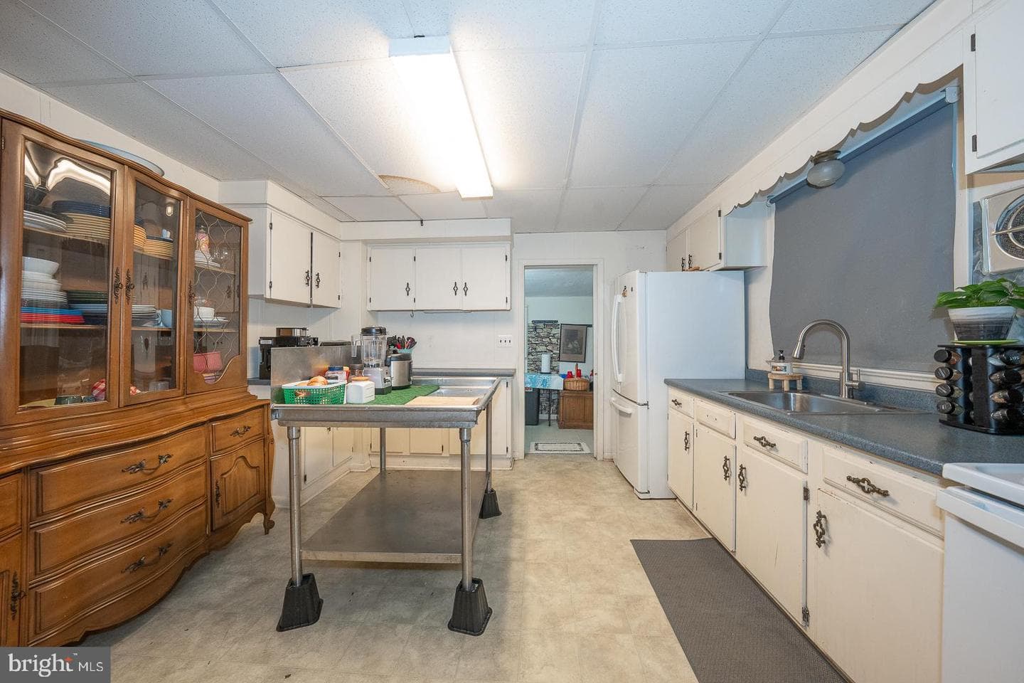 40 Grove Avenue photo 9