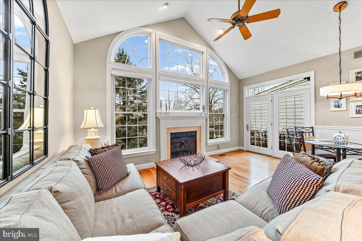 236 Greenbriar Drive photo 19