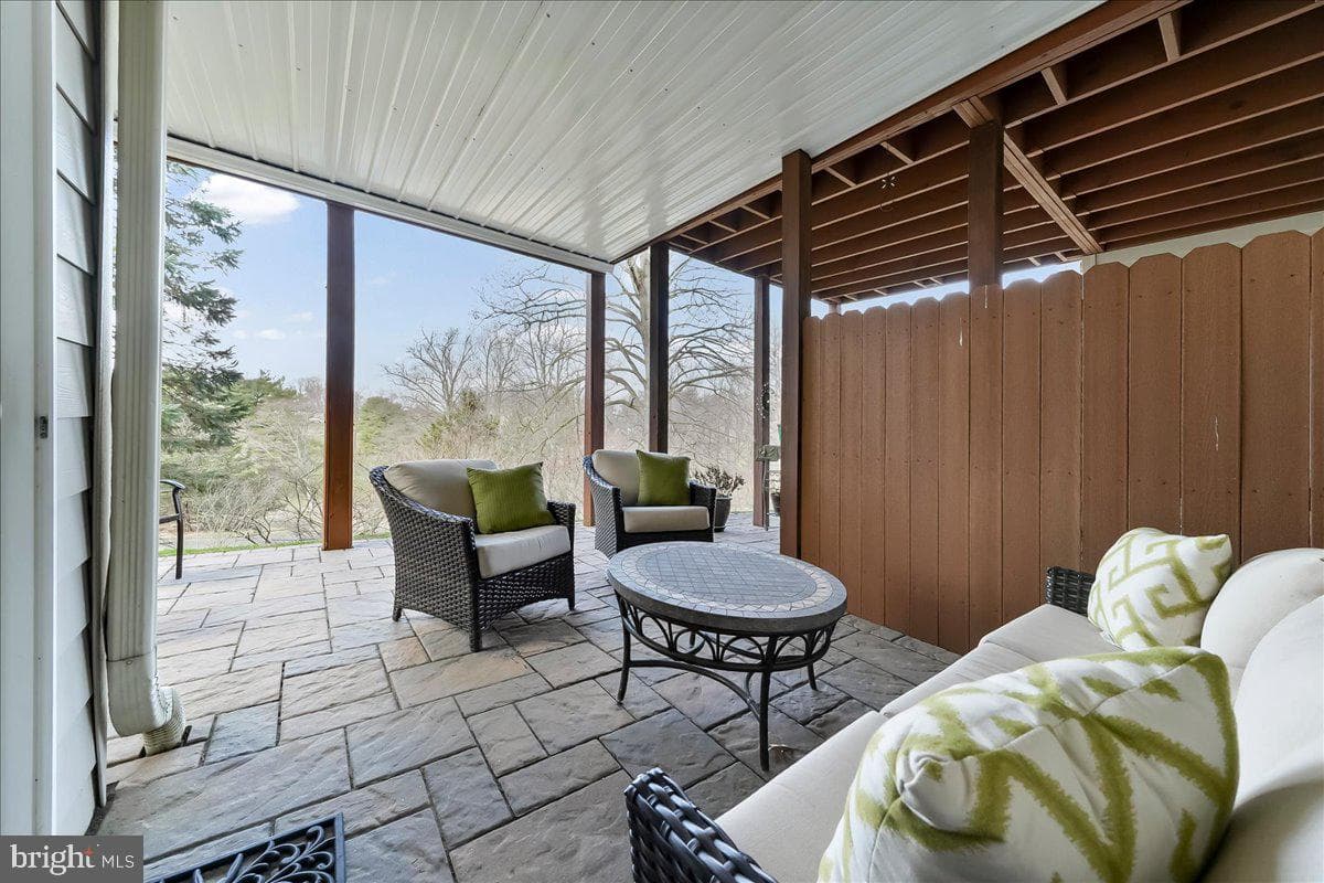 236 Greenbriar Drive photo 40
