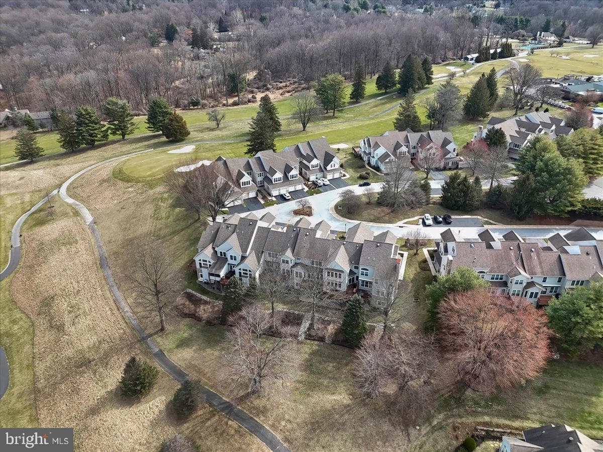 236 Greenbriar Drive photo 49
