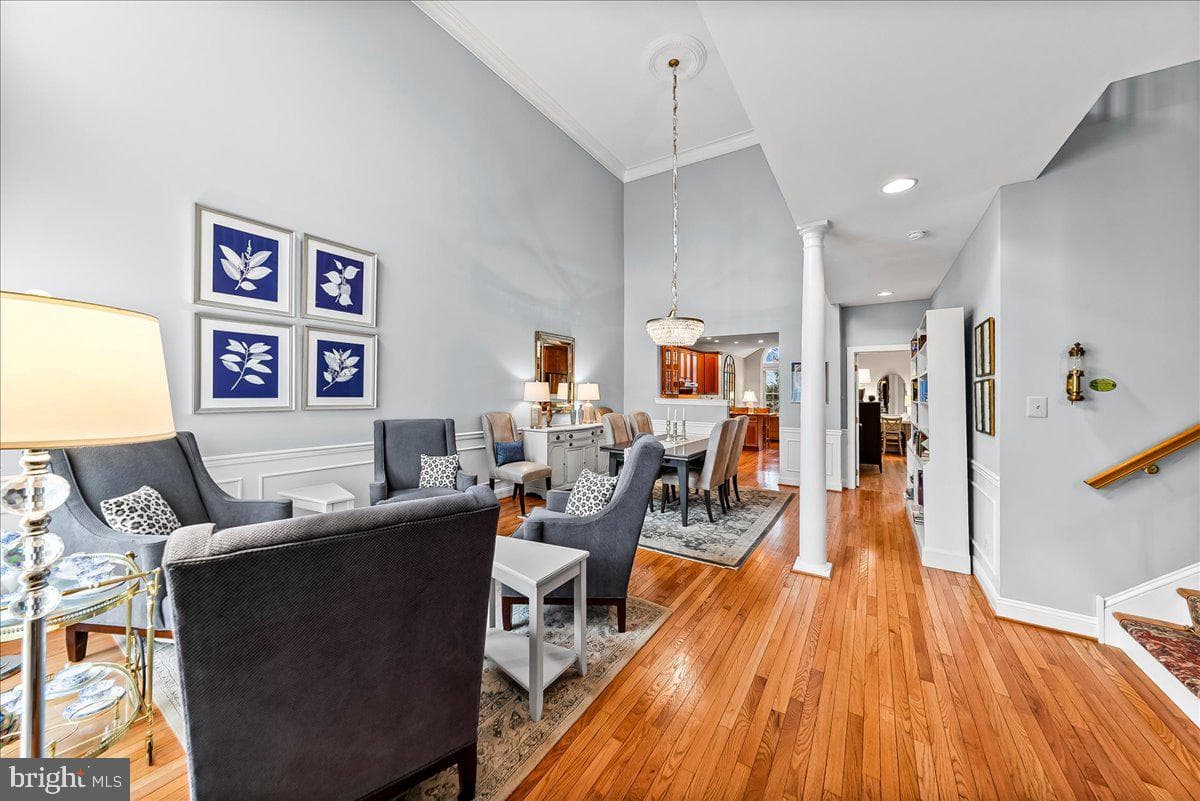 236 Greenbriar Drive photo 5