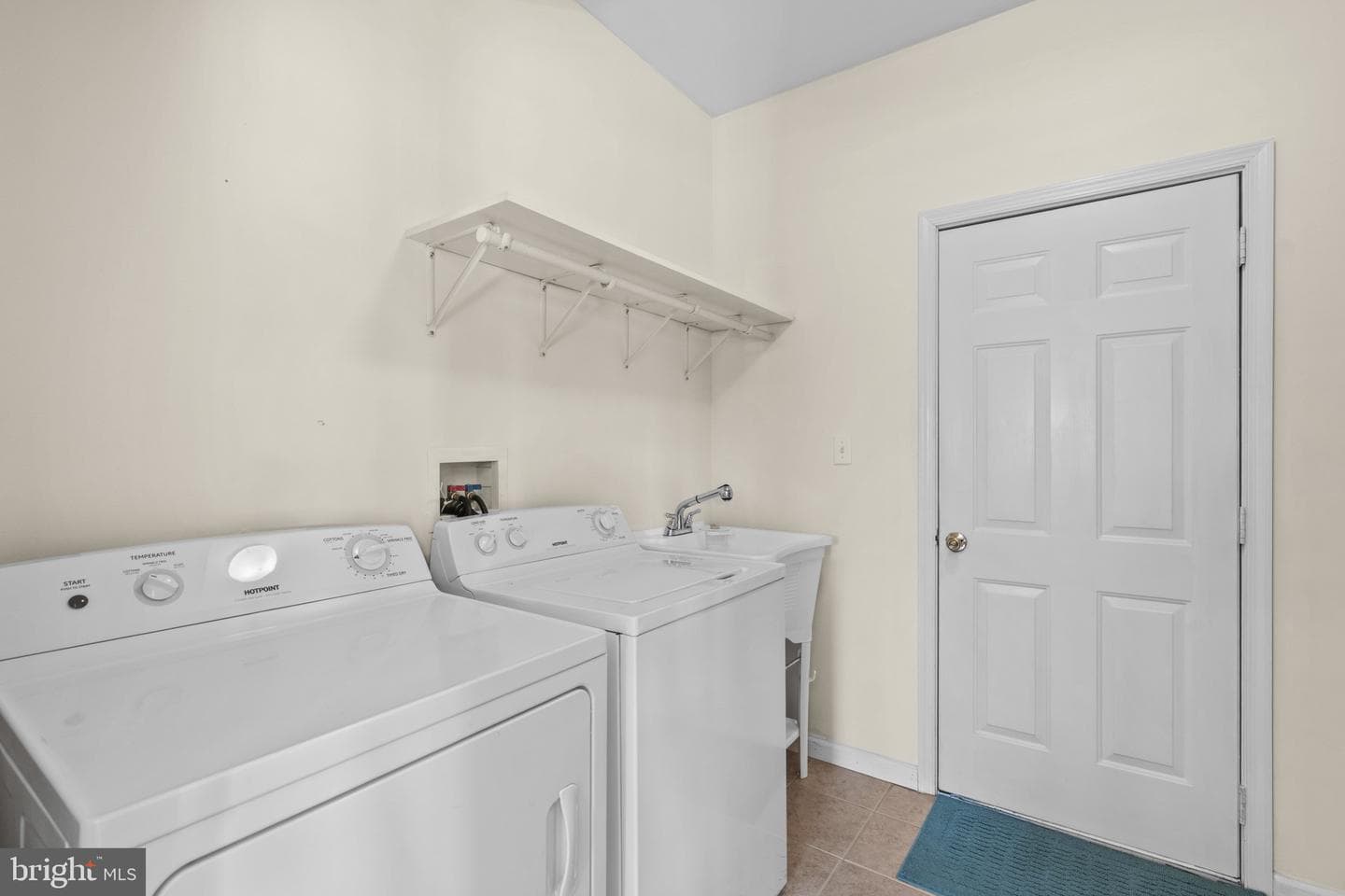 311 Cornerstone Court photo 22