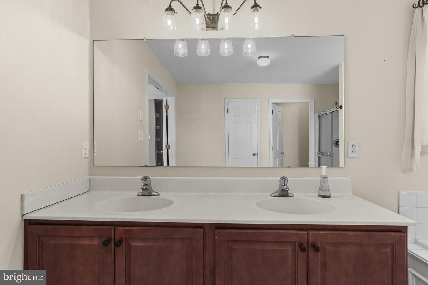311 Cornerstone Court photo 38