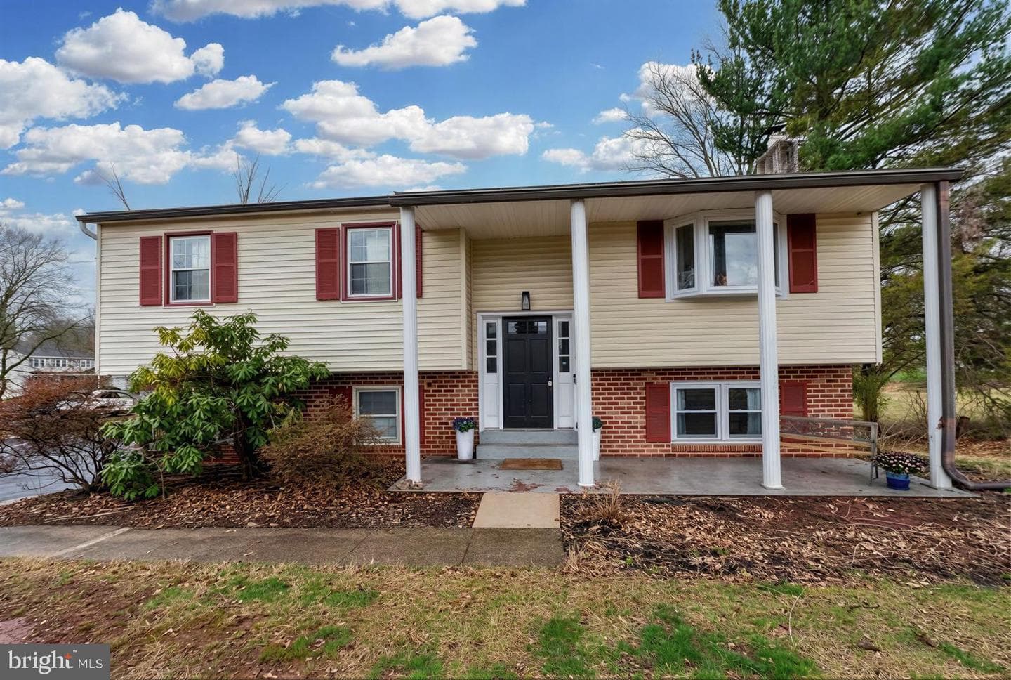 1227 Grandview Circle photo 3