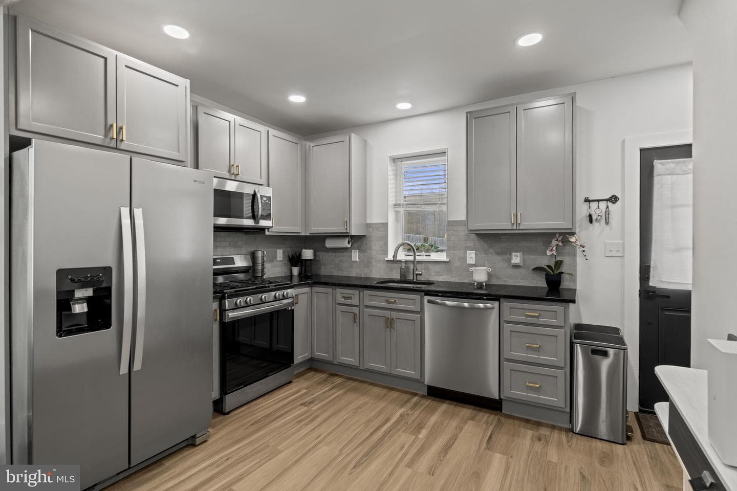 406 W Chestnut Street photo 6