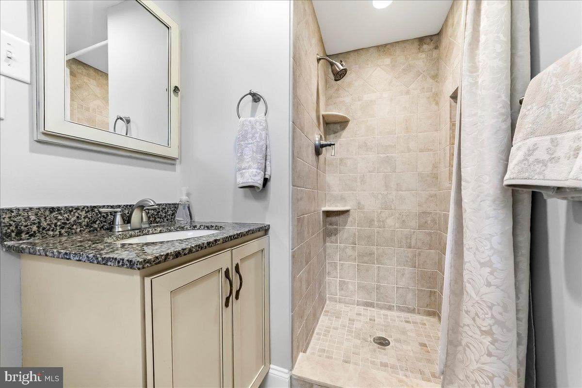 1131 Taylor Avenue photo 27