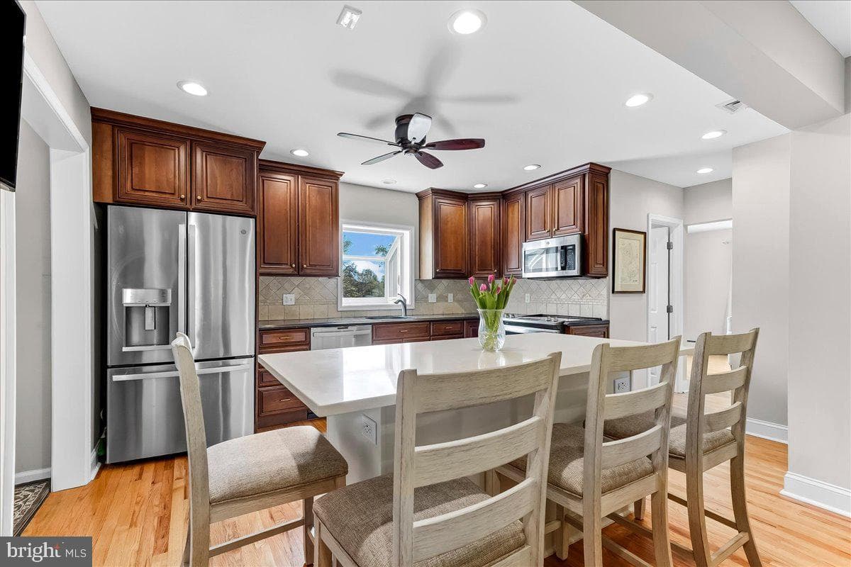 1131 Taylor Avenue photo 3